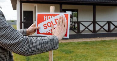 Pending home sales climb to the highest level since 2023