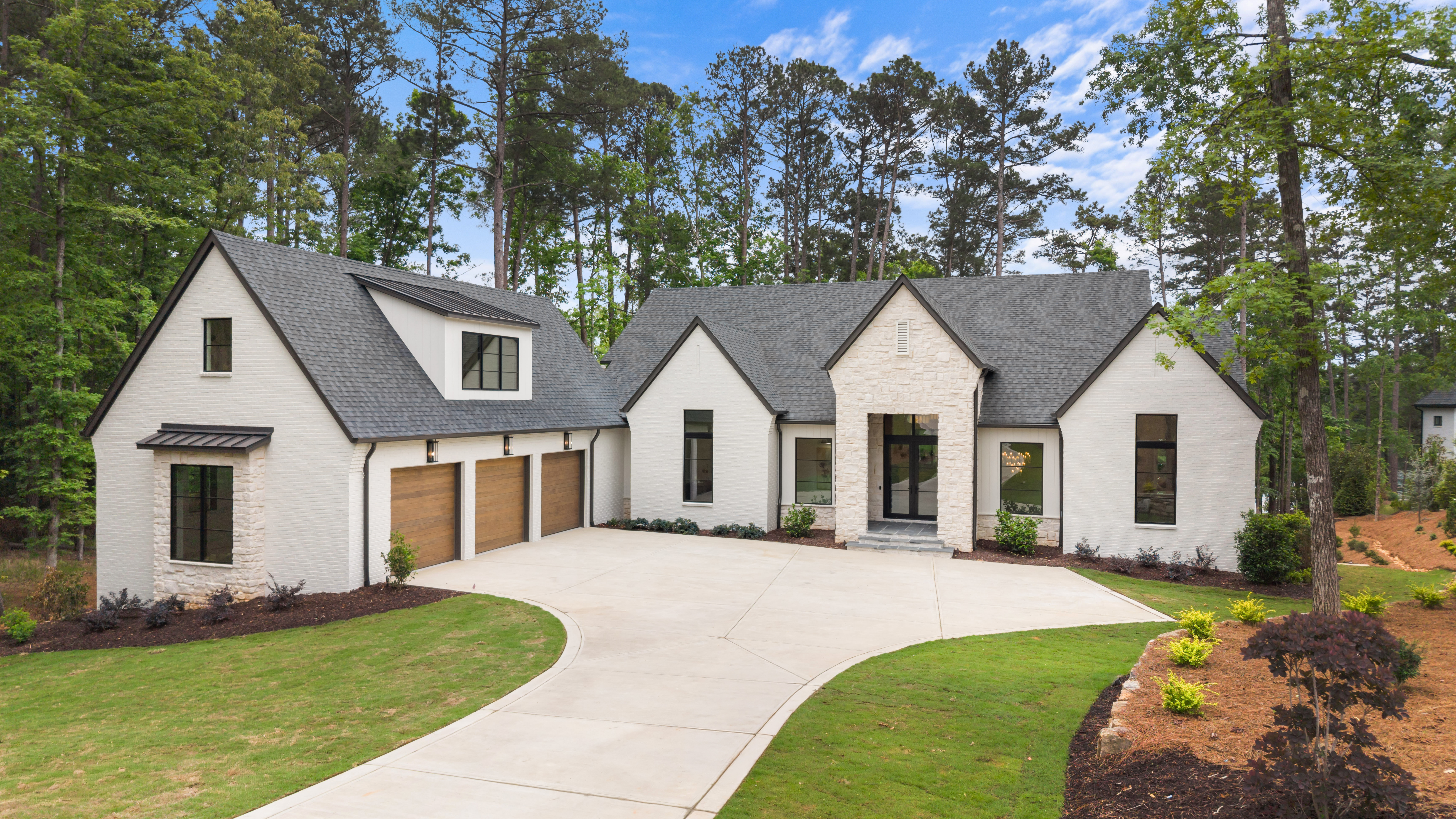Luxurious Lakeside Living