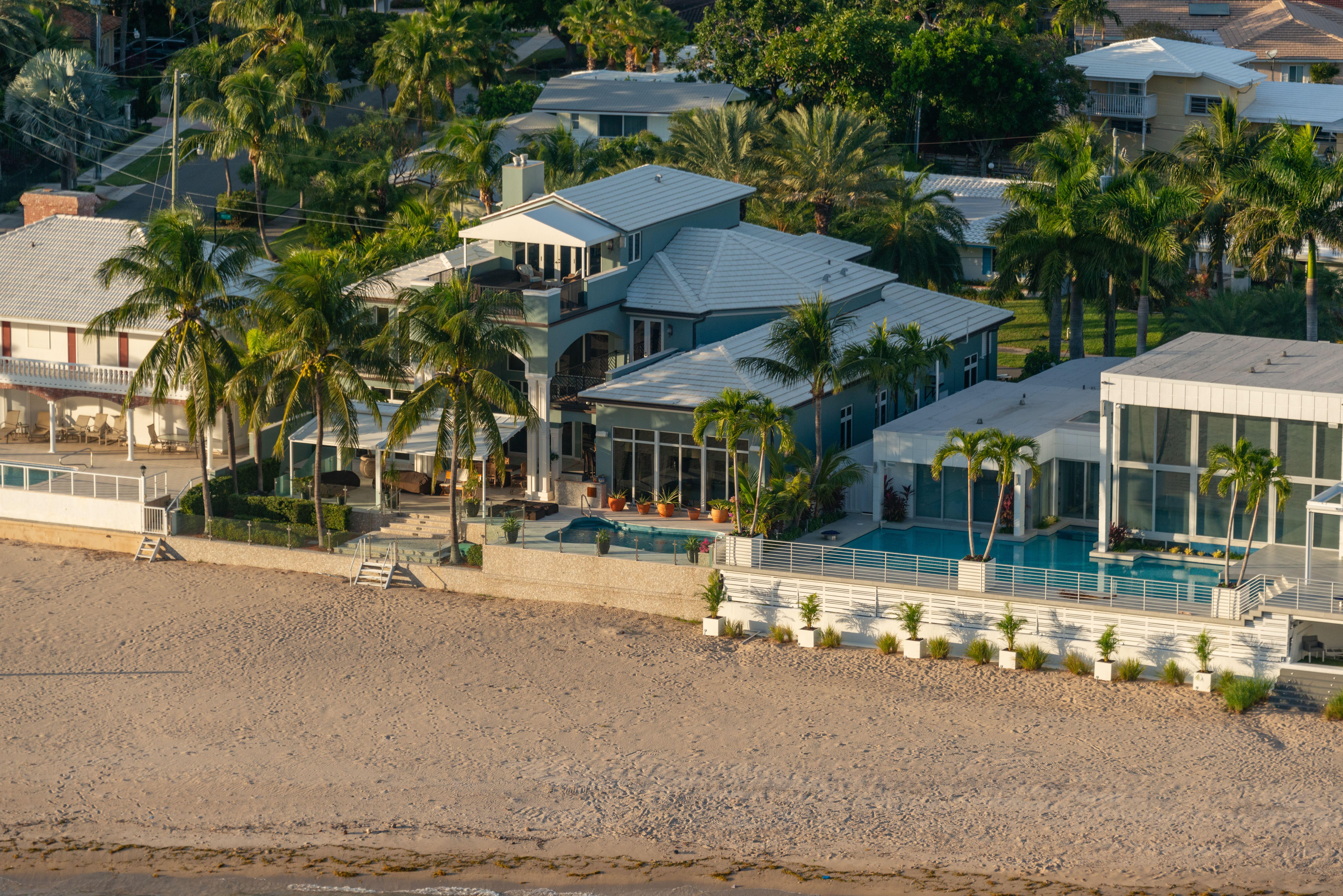 Florida and California lead in luxury home sales