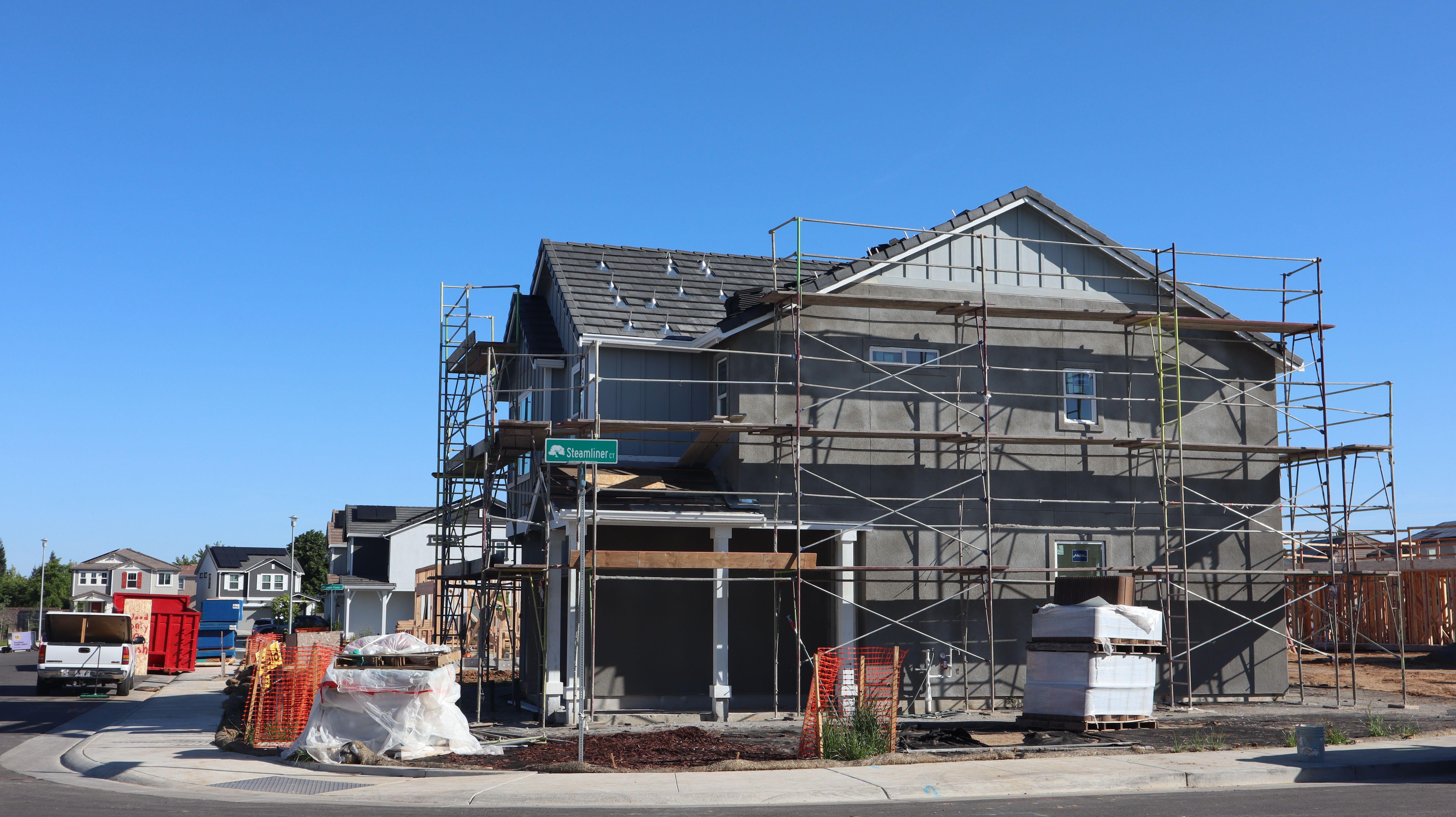 New residential construction starts, completions above June estimate