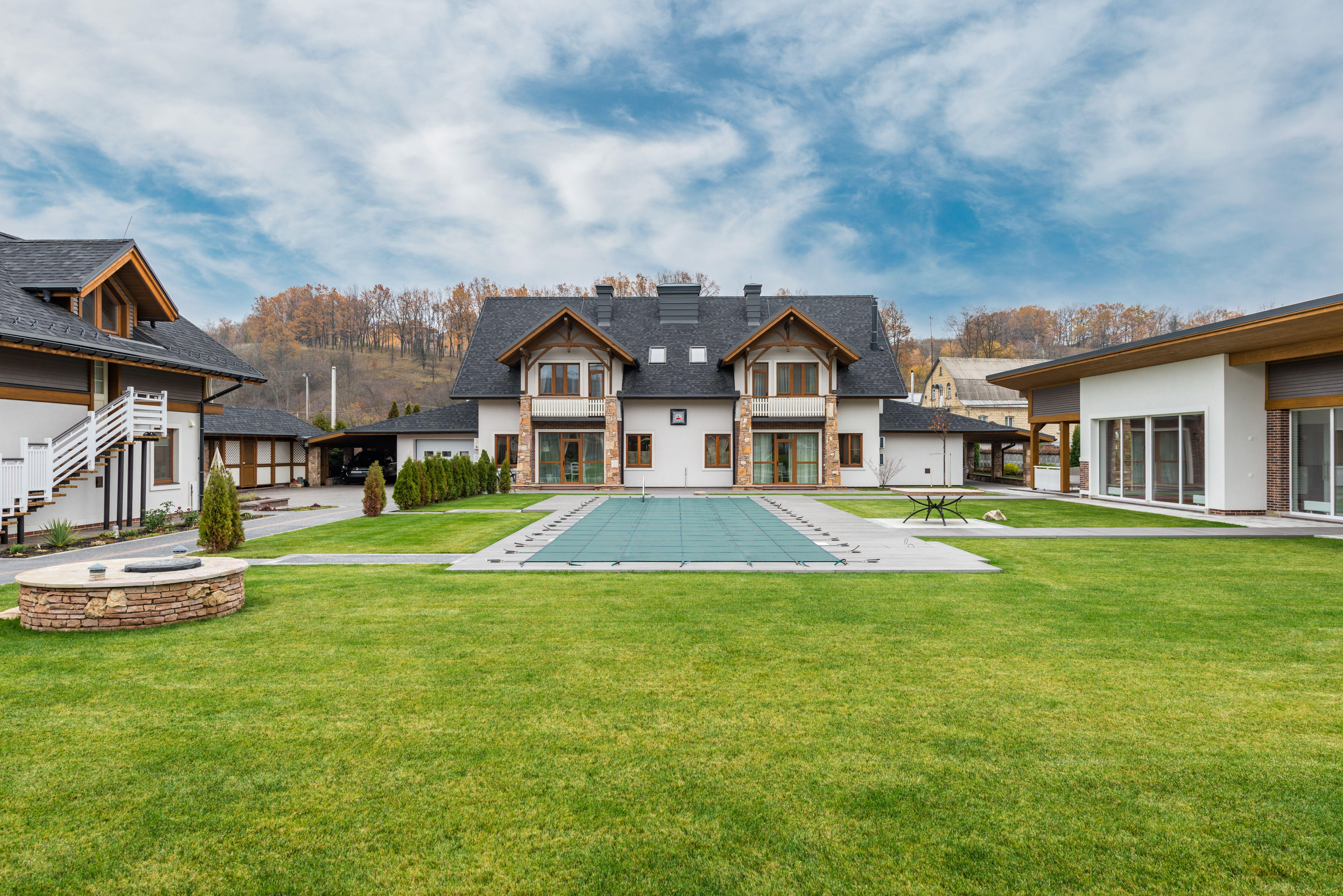 Luxury home prices outpace rest of market