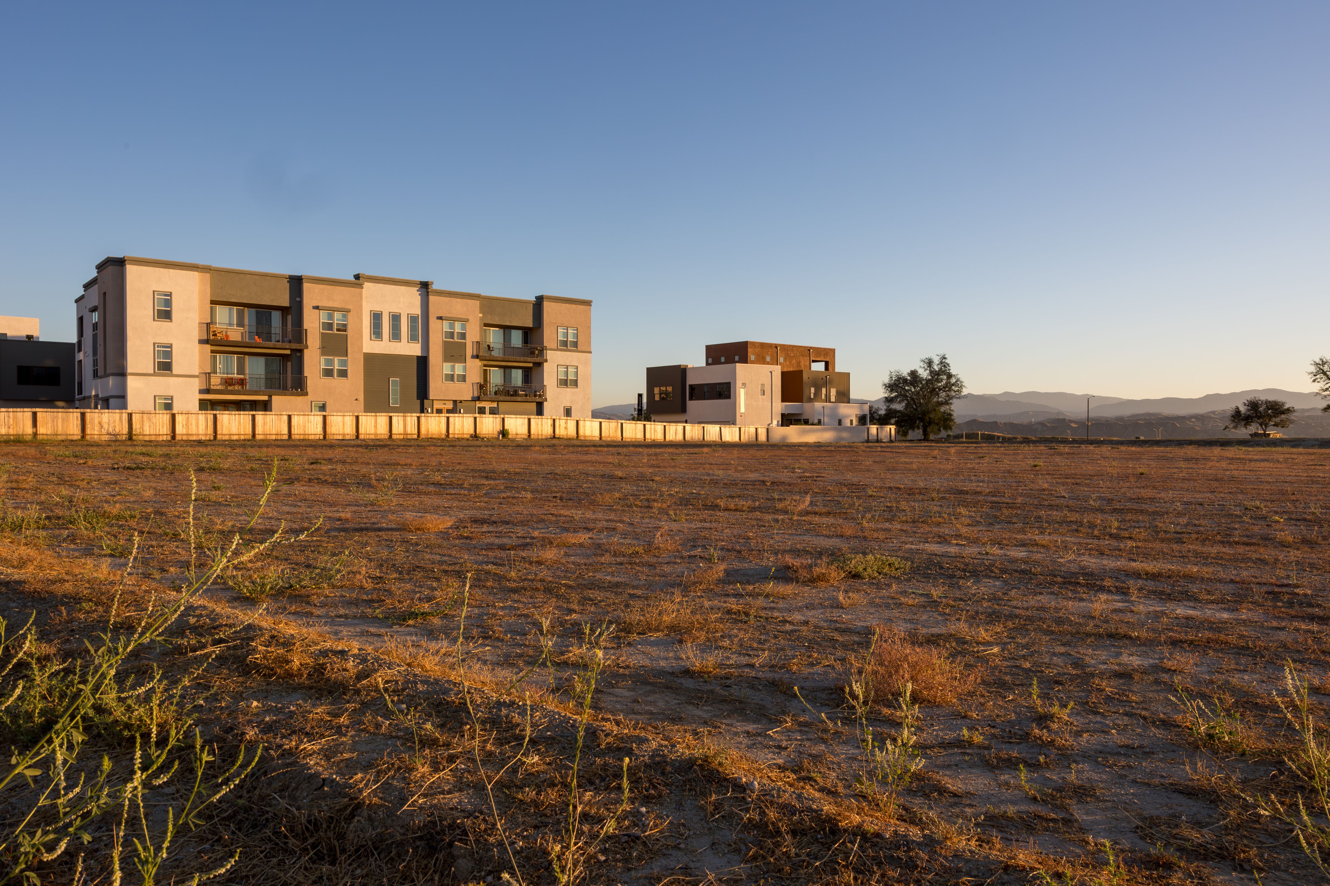 Prime land prices rise, outlying land readjusts